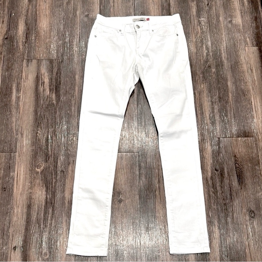 DENIMBOX White Skinny Jeans Size 7 NWOT